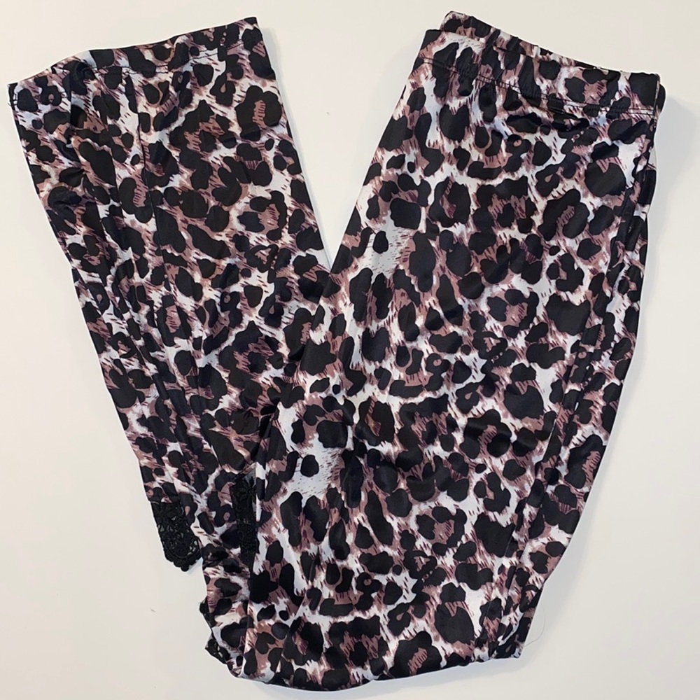 Lace Cutout Leopard Leggings. Size Medium. New with Tags.